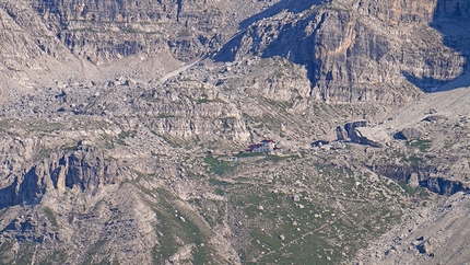 Zigo Zago Cima Ghez - Zigo Zago: Cima Ghez, Dolomiti di Brenta: Rifugio Agostini in Val d’Ambiez, Dolomiti di Brenta © archivio Rolando Larcher