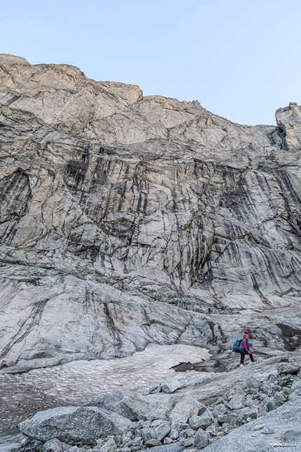 La Leggenda di Charlie e il Dragone Pizzo Torrone Occidentale - La Leggenda di Charlie e il Dragone: Pizzo Torrone, Val Torrone, Val Masino, Tommaso Lamantia, Manuele Panzeri