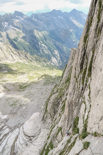 La Leggenda di Charlie e il Dragone Pizzo Torrone Occidentale - La Leggenda di Charlie e il Dragone: Pizzo Torrone, Val Torrone, Val Masino, Tommaso Lamantia, Manuele Panzeri