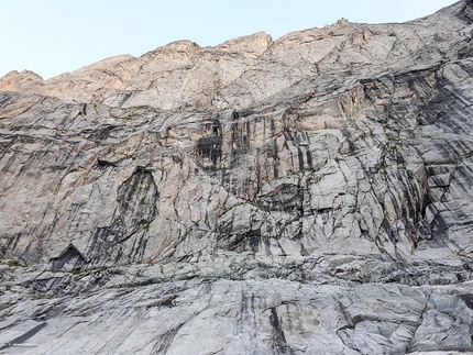 La Leggenda di Charlie e il Dragone Pizzo Torrone Occidentale - La Leggenda di Charlie e il Dragone: Pizzo Torrone, Val Torrone, Val Masino, Tommaso Lamantia, Manuele Panzeri