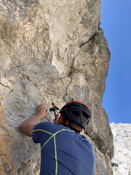 Fungo d'Ombretta Torre Giuseppe Moschitz - Fungo d'Ombretta: Dolomiti: Federico Dell’Antone alla partenza del tiro chiave