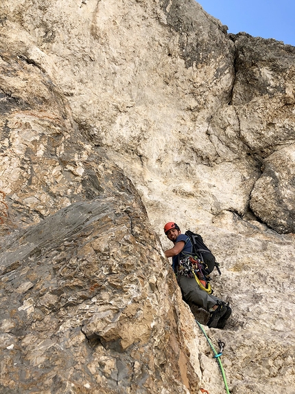 Fungo d'Ombretta Torre Giuseppe Moschitz - Fungo d'Ombretta: Dolomiti: Federico Dell’Antone in partenza sul tiro chiave