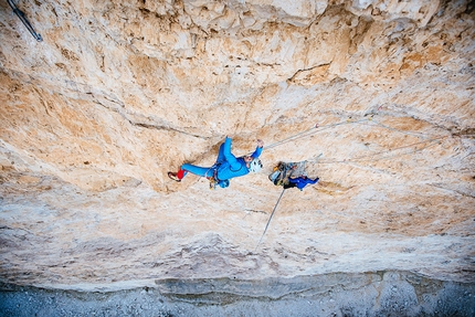 Space Vertigo Cima Ovest di Lavaredo - Space Vertigo: Claudio Migliorini su L5, Cima Ovest di Lavaredo, Tre Cime di Lavaredo, Dolomiti © Giovanni Danieli