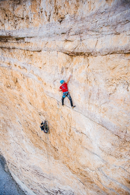 Space Vertigo Cima Ovest di Lavaredo - Space Vertigo: Alessandro Baù su L7, Cima Ovest di Lavaredo, Tre Cime di Lavaredo, Dolomiti © Giovanni Danieli