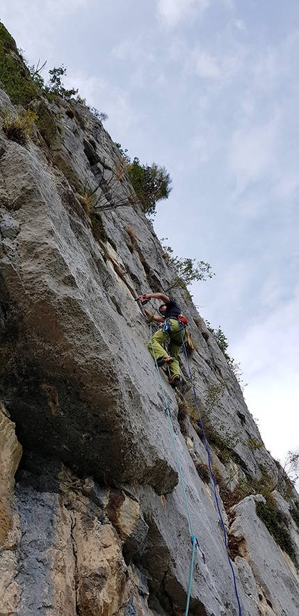 Il Dado è tratto Monte Casale - Pilastro del Vento - Il Dado è tratto: Pilastro del Vento, Monte Casale, Valle del Sarca (Marco Bozzetta, Costante Carpella, Giovanni Andriano)