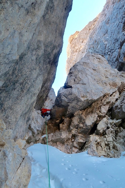 Canalone Ovest Campanile Basso - Canalone Ovest: Campanile Basso, Dolomiti di Brenta - Piero Onorati, Francesco Salvaterra 11/2020