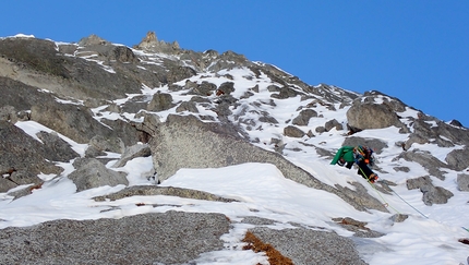 Illogika Monte Nero di Presanella - Illogika: Monte Nero di Presanella: Francesco Rigon salendo il 2° tiro della via Illogika