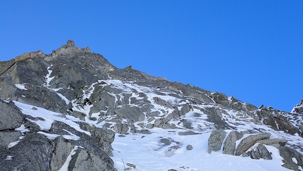 Illogika Monte Nero di Presanella - Illogika: Monte Nero di Presanella: Francesco Rigon sceglie la goulotte centrale sul 6° tiro della via Illogika