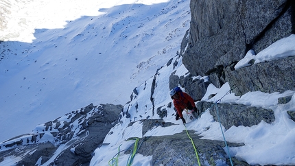 Illogika Monte Nero di Presanella - Illogika: Monte Nero di Presanella: Santiago Padrós sul 6° tiro della via Illogika