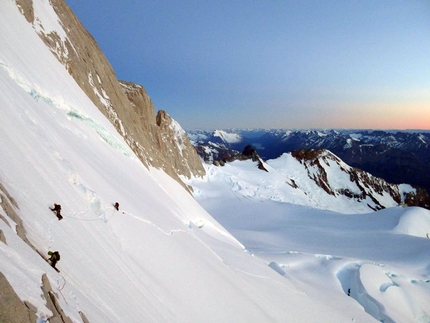 Aguja Poincenot, Fitz Roy, Patagonia - Whillans route. The initial traverse.