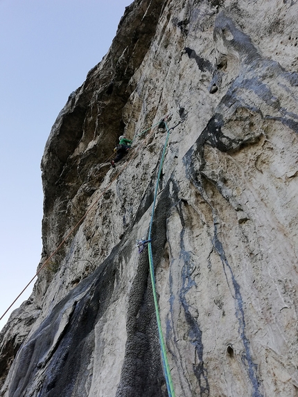 Io Penso Positivo Rupe di Santa Massenza (Rupe di Fraveggio) - Io Penso Positivo: Rupe di Santa Massenza, Valle del Sarca. Luca Giupponi L4