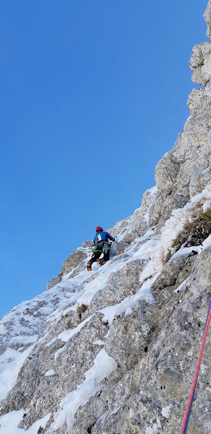 Reslience Scoglio della Sassetelli - Reslience: Scoglio della Sassetelli, Appennino Centrale, Pino Calandrella L4