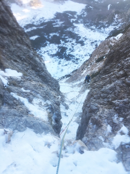 Viaggio nel Tempo Contrafforte NNE di Cima Tre Croci - Viaggio nel Tempo: 8° tiro - Cima Tre Croci, Piccole Dolomiti (Matteo Rini, Matthias Stefani)