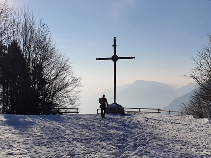 Il mondo parallelo di Aki Monte Pubel - Croce di San Francesco - Il mondo parallelo di Aki: Monte Pubel, Valsugana