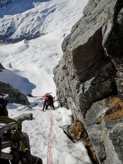 Goulotte della Z Cima di Rosso - Valmalenco - Goulotte della Z: Cima di Rosso (Valmalenco): Alberto Rusconi nella divertente sezione centrale