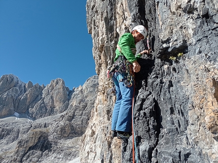 Via Serenella Crozzet del Rifugio - Via Serenella: Crozzet del Rifugio Val d’Ambiez (Dolomiti di Brenta). L5