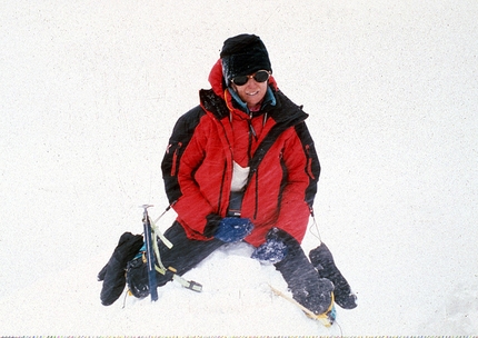 Nives Meroi - Nives Meroi on the summit of Shisha Pangma