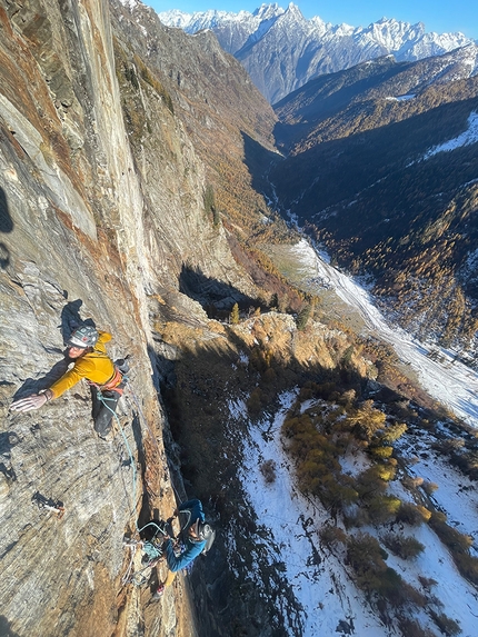 Lotta Continua Precipizio di Strem - Lotta Continua: Precipizio di Strem, Val Bodengo. Matteo De Zaiacomo su L6