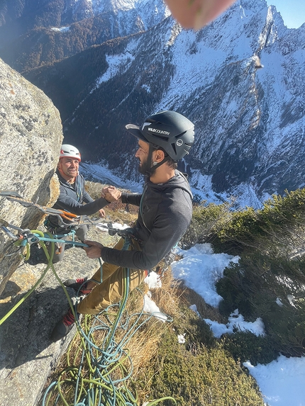 Lotta Continua Precipizio di Strem - Lotta Continua: Precipizio di Strem, Val Bodengo. Simone Manzi e Maximiliano Piazza in cima