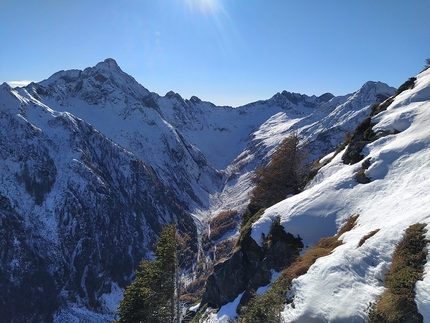 Lotta Continua Precipizio di Strem - Lotta Continua: Precipizio di Strem, Val Bodengo. Vista dentro la valle