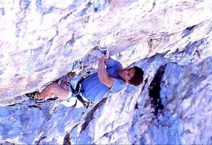 Yuji Hirayama - Yuji Hirayama su Kryptonite 5.14 d / 9a, The Fortress