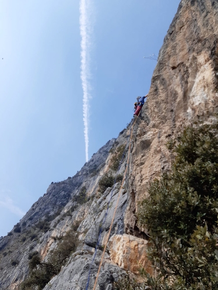 Un Nuovo Inizio Monte Casale - Pilastro del Vento - Un Nuovo Inizio: Pilastro Simonetta, Monte Casale, Valle del Sarca (Marco Bozzetta, Costante Carpella 2022)