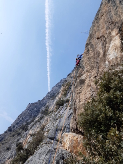 Un Nuovo Inizio Monte Casale - Pilastro del Vento - Un Nuovo Inizio: Pilastro Simonetta, Monte Casale, Valle del Sarca (Marco Bozzetta, Costante Carpella 2022)