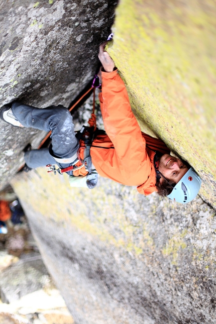 Shoshala - Elie Chevieux during the first ascent of Trishul direct, Shoshala (4700m), Baspa Valley, India.