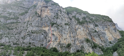 Verde Smeraldo Pilastro di Nembia - Verde Smeraldo: Pilastro di Nembia, Dolomiti di Brenta (Marco Bozzetta, Costante Carpella 2022)