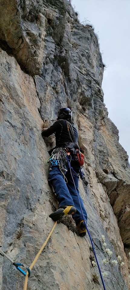 Verde Smeraldo Pilastro di Nembia - Verde Smeraldo: Pilastro di Nembia, Dolomiti di Brenta (Marco Bozzetta, Costante Carpella 2022)