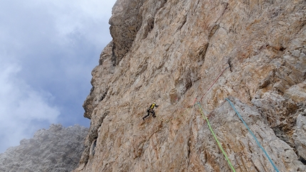 Scalatori di nuvole Campanile Caigo - Scalatori di nuvole: Campanile Caigo, Dolomiti di Brenta (Marco Pellegrini, Francesco Salvaterra)