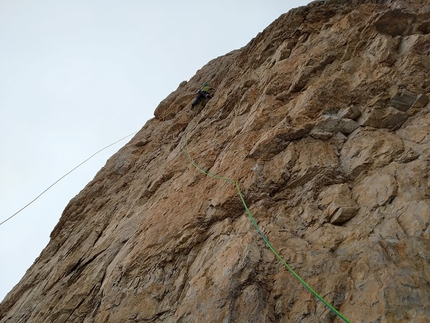 Scalatori di nuvole Campanile Caigo - Scalatori di nuvole: Campanile Caigo, Dolomiti di Brenta (Marco Pellegrini, Francesco Salvaterra)