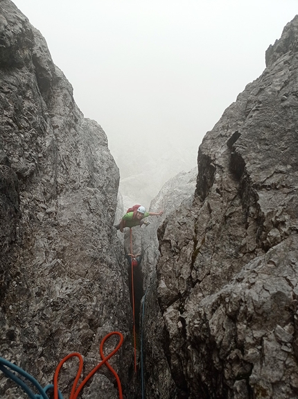 Via delle mamme + Gigi Caresia Crozzet del Rifugio - Via delle mamme + Gigi Caresia: Crozzet del Rifugio, Val d’Ambiez, Dolomiti di Brenta © Francesco Salvaterra