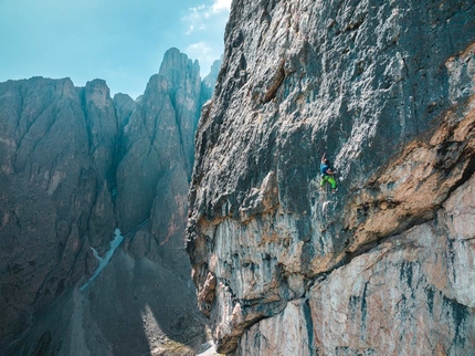 La perla nera Torre Colfosco - La perla nera: Torre Colfosco, Alta Badia, Dolomiti (Simon Gietl & Florian Harasser 2022) © Matteo Mocellin