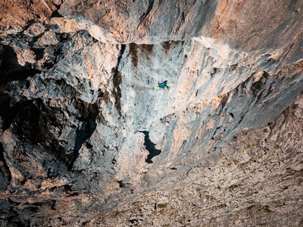 La perla nera Torre Colfosco - La perla nera: Torre Colfosco, Alta Badia, Dolomiti (Simon Gietl & Florian Harasser 2022) © Matteo Mocellin