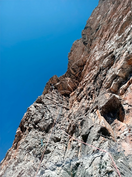 Caput Mundi Cima Roma - Caput Mundi: Cima Roma, Dolomiti di Brenta (Alessandro Beber, Alberto Fedrizzi, Matteo Pavana 2022)