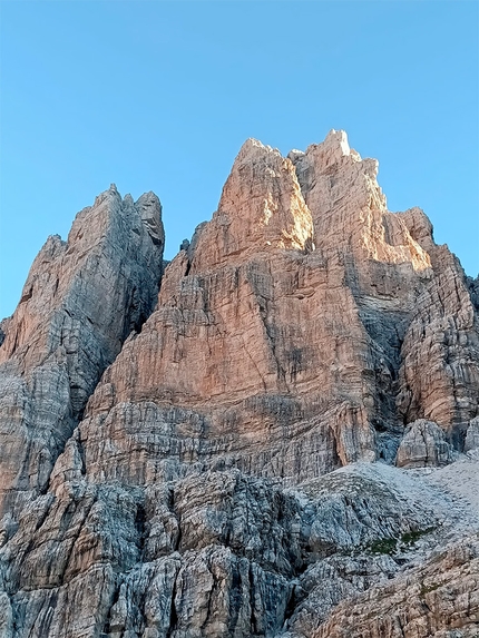 Caput Mundi Cima Roma - Caput Mundi: Cima Roma, Dolomiti di Brenta (Alessandro Beber, Alberto Fedrizzi, Matteo Pavana 2022)