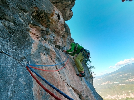 Via Nòn alpinistica Monte Castel Corona - Via Nòn alpinistica: Monte Castel Corona, Val di Non (Stefano Menegardi, Umberto Santuari)