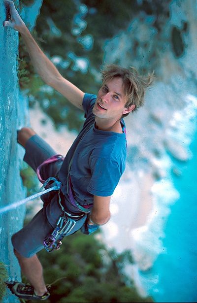 Itu Damagoni - Il mio veleno Aguglia di Goloritzé - Itu Damagoni - Il mio veleno: Nicholas Hobley climbing the fantastic first pitch 6c, Aguglia di Goloritzé, Sardinia