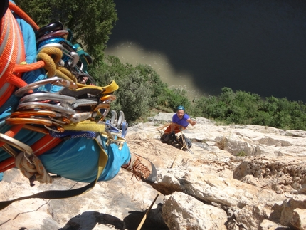 La tigre del ribaltabile Monte Rocca - Chiusa di Ceraino - La tigre del ribaltabile: Monte Rocca - Chiusa di Ceraino (Massimo Comparini, Matteo Rivadossi, Sara De Stefani, 06/2022)