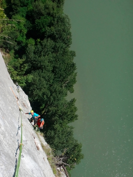 La tigre del ribaltabile Monte Rocca - Chiusa di Ceraino - La tigre del ribaltabile: Monte Rocca - Chiusa di Ceraino (Massimo Comparini, Matteo Rivadossi, Sara De Stefani, 06/2022)