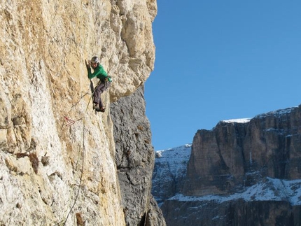 Non ci resta che piangere, first free ascent by the Riegler brothers