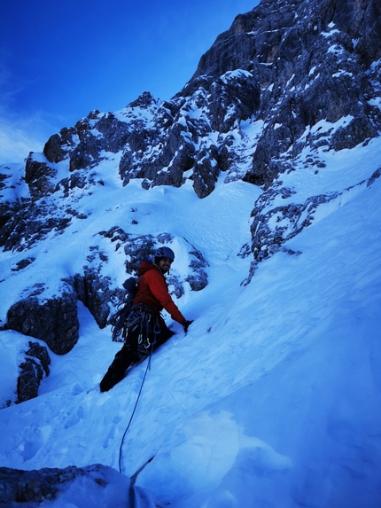 Das Gaislein und der böse Wolf Croda Rossa Pizora - Das Gaislein und der böse Wolf: Croda Rossa Pizora, Dolomiti di Braies, Manuel Baumgartner, Alexander Huber 28/12/2022