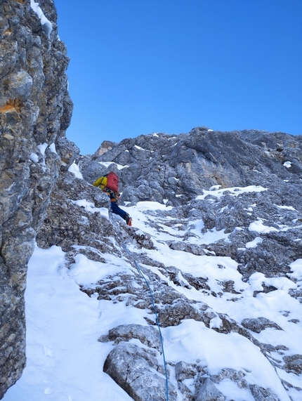 Das Gaislein und der böse Wolf Croda Rossa Pizora - Das Gaislein und der böse Wolf: Croda Rossa Pizora, Dolomiti di Braies, Manuel Baumgartner, Alexander Huber 28/12/2022