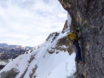 Das Gaislein und der böse Wolf Croda Rossa Pizora - Das Gaislein und der böse Wolf: Croda Rossa Pizora, Dolomiti di Braies, Manuel Baumgartner, Alexander Huber 28/12/2022