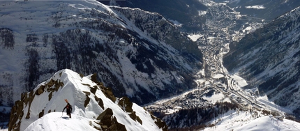 Dent du Jetoula - Davide Capozzi and Stefano Bigio and the first descent of the SE Ridge of Dent du Jetoula (Mont Blanc) carried out on 16/01/2012.