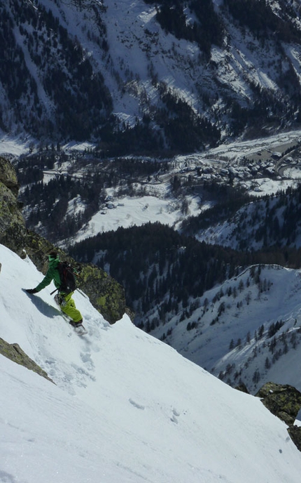 Dent du Jetoula - Davide Capozzi e Stefano Bigio e la prima discesa della cresta sud-est della Dent du Jetoula (gruppo del Monte Bianco) il 16/01/2012.