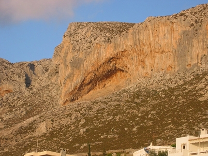 Kalymnos Grande Grotta - Kalymnos Grande Grotta, con il settore Grande Grotta in centro, Panorama a destra e Afternoon a sinistra.
