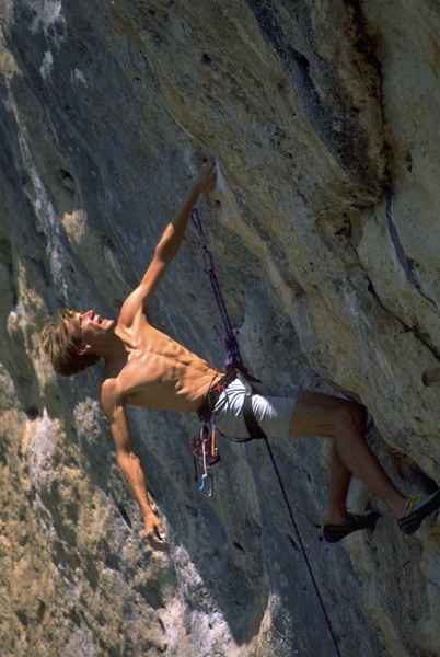 Céüse – Francia - Nicholas Hobley su Le privilege du serpent 7c+, Céüse