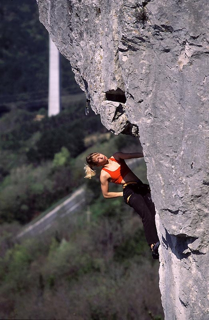 Natalija Gros - Natalija Gros in arrampicata a Crni Kal, Slovenia